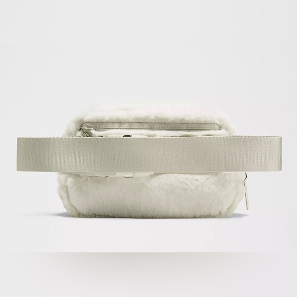 Lululemon Everywhere Belt Bag Plush Fleece Bone ( White)/ Silver 7.5” x 5” - Picture 4 of 16